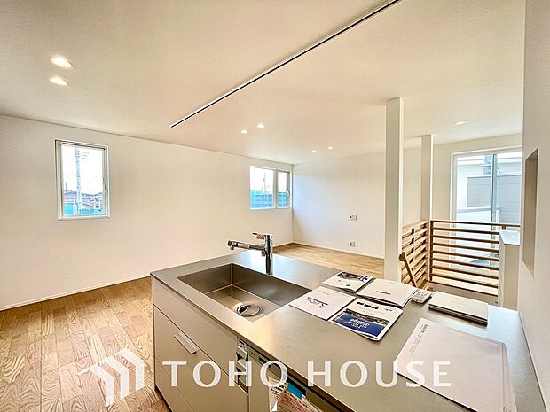 お料理の上手な方が、独壇場でお料理の腕を披露するスタイルに向いているキッチンです。