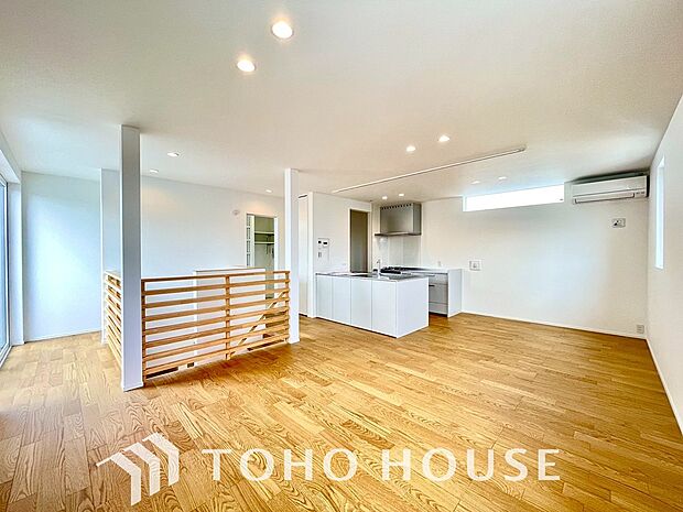 作り手の「気持ちの良いリビングでお過ごししていただきたい」という思いを感じさせます。