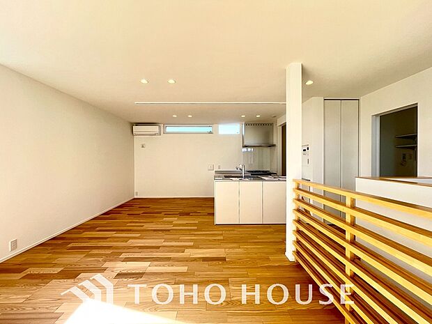 作り手の「気持ちの良いリビングでお過ごししていただきたい」という思いを感じさせます。