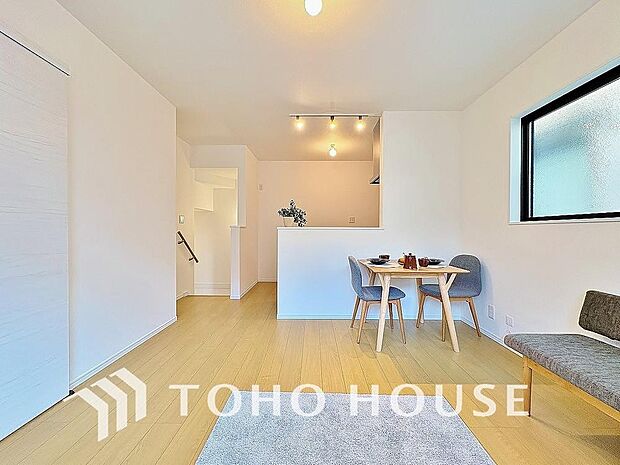 家は、ただ生活する場ではなく、笑顔の毎日、安らぎの日々のために、暮らしを愉しく、快適にする場所。