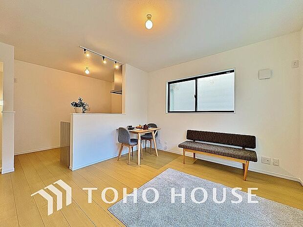 作り手の「気持ちの良いリビングでお過ごししていただきたい」という思いを感じさせます。