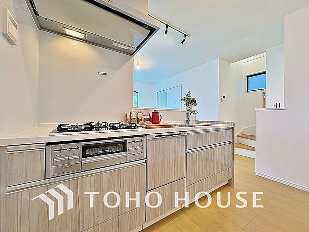 ご家族みんなで調理ができる位のスペースを実現したキッチン空間となっております。