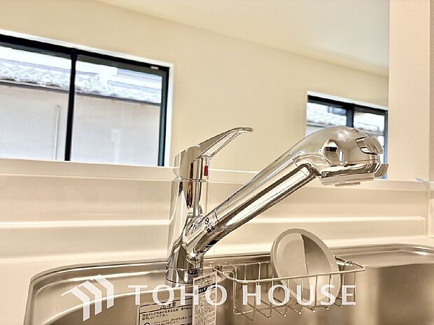 浄水器ボタンひとつで浄水と原水に切り替えられる浄水器一体型水洗を使用。