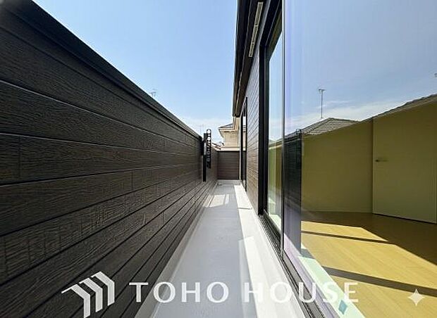 夜空の煌めきや、室内への通風や採光へ一役。ガーデニング等も充分に楽しめる広さを確保しております。