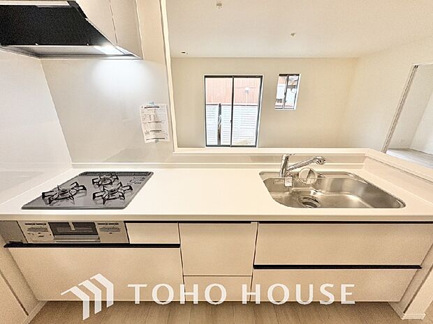 ご家族みんなで調理ができる位のスペースを実現したキッチン空間となっております。