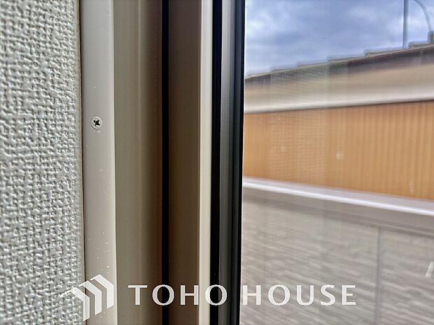 複層ガラスは結露を抑えたり、遮音にも効果を発揮します。