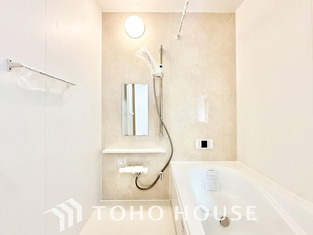 心地よいバスタイムを演出する浴室はゆとりあるサイズを採用。