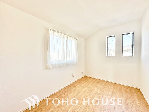 お子様の心と身体を見守る子供部屋として、小さな自立心を育むお部屋作りを見越してご覧下さい。