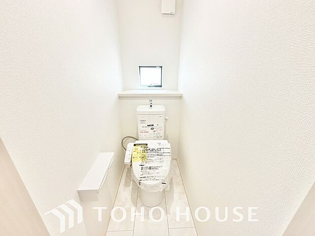 清潔な空間であって頂けますように、目に留まるだけではなく、汚れをふき取り易いフロアと壁紙をチョイス。