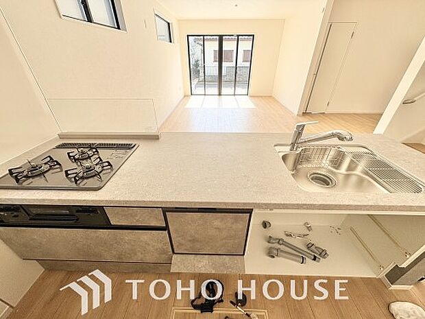 美しく、使いやすい、キッチン空間。優しい温もりを醸し出すキッチンは料理の為の配慮を随所に注ぎました。