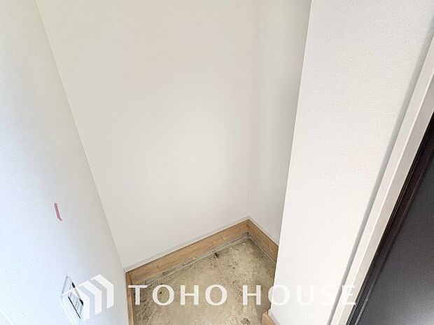 シューズインクローク。土足のまま入れるので、ゴルフバックやお子様のスポーツ用品などをそのまま収納。