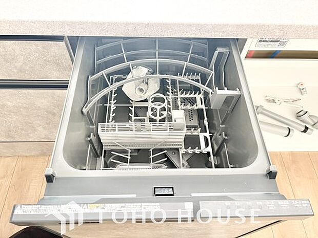 ビルトイン食洗機。高温のお湯や高圧水流を使うことにより汚れを効果的に落とすことができます。