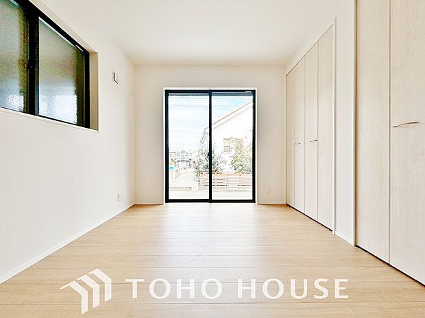 家具の配置のし易い室内です。趣味の部屋としても充分な広さを確保しております。