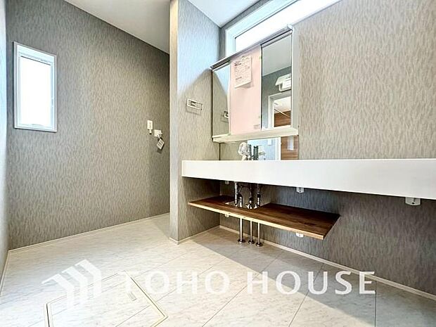 シンプルだからこそ使いやすい。スタンダードなデザインの洗面台はお掃除もしやすくいつも清潔。