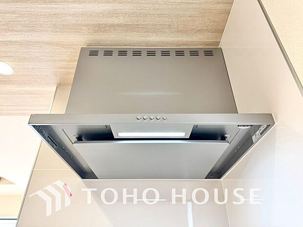 スリムタイプのレンジフードはスタイリッシュで、掃除が簡単なメリットもあります。