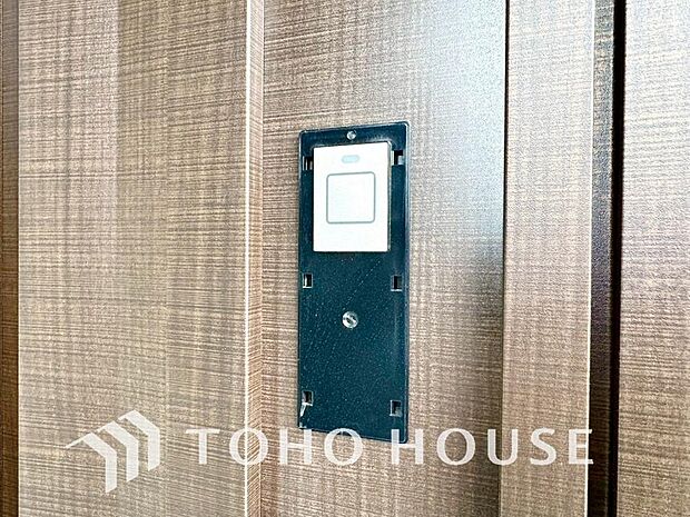 電子錠・カードキーシステム。合鍵を作りづらく、ピッキングが不可能なので、防犯対策に効果的です。