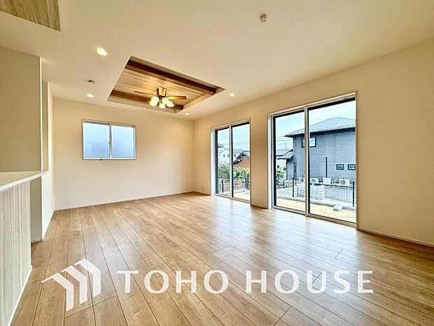 朝は爽やかな日差しを浴びながら、家族みんなでおいしい朝食。昼下がりにはのんびりと過ごすひと時。