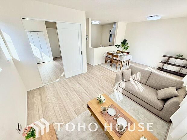 造りこんだ空間演出の妙が生み出す光と質のハーモニーはこの住宅のクオリティの良さを実感させてくれます。