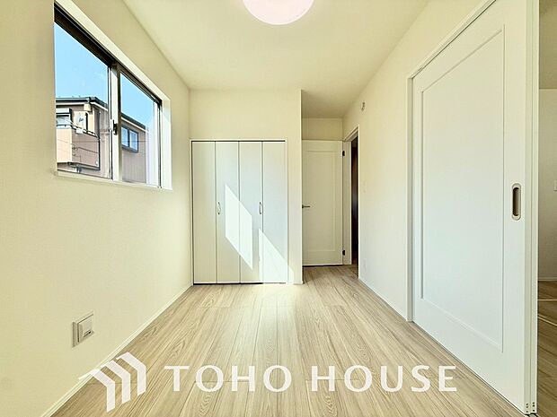 お子様の心と身体を見守る子供部屋として、小さな自立心を育むお部屋作りを見越してご覧下さい。