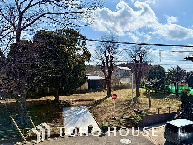 豊かな陽光に照らしだされる素敵な空間。季節を問わず華やいだ素敵な風景をお楽しみいただけます。