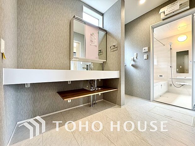 シンプルだからこそ使いやすい。スタンダードなデザインの洗面台はお掃除もしやすくいつも清潔。