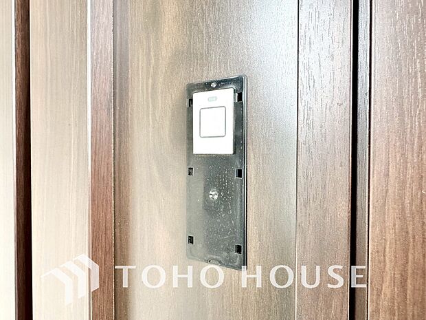 電子錠・カードキーシステム。合鍵を作りづらく、ピッキングが不可能なので、防犯対策に効果的です。