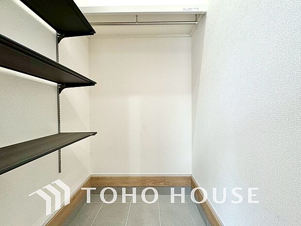 少しでも空いているスペースを収納にすることで、無駄のない空間を演出しております。