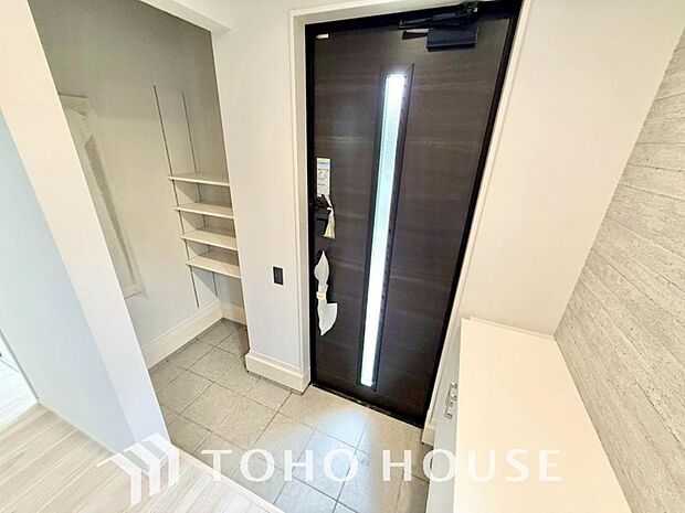 広々した玄関スペースはベビーカーも楽々置けるゆったりスペースが魅力です。