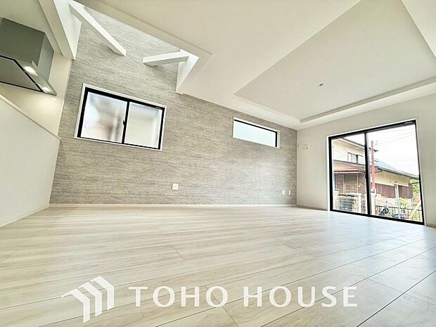 作り手の「気持ちの良いリビングでお過ごししていただきたい」という思いを感じさせます。