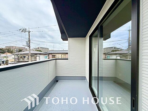 陽光に愛され、環境に恵まれ、家族に包まれた邸宅は、どんなに月日が経っても色褪せる事なく輝き続けます。