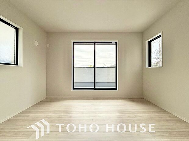 家具の配置のし易い室内です。趣味の部屋としても充分な広さを確保しております。