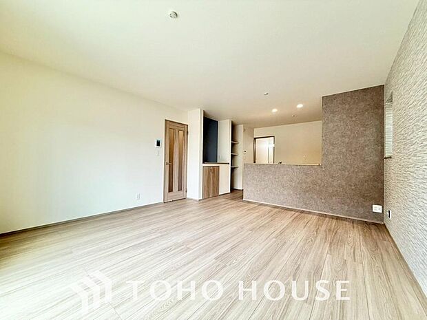 光と風があふれる開放的なリビングダイニングには自然と家族みんなが集まってきます。