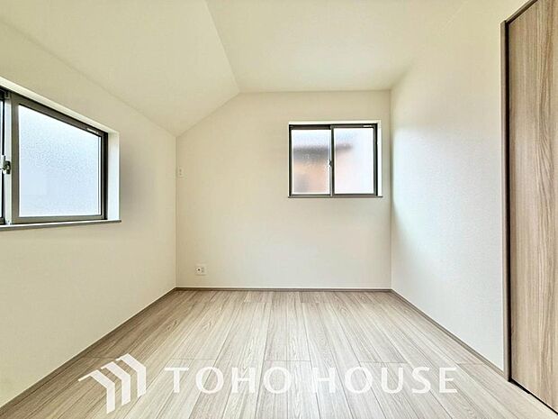 暖色系の照明は、心理的にも落ち着きを得られやすいそうです。