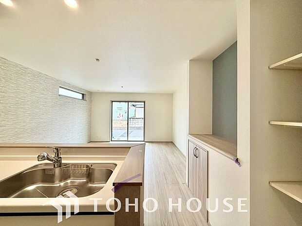 対面キッチンは、目線の先が空間の広がりのあるリビングやダイニングなので、開放感を感じられます。