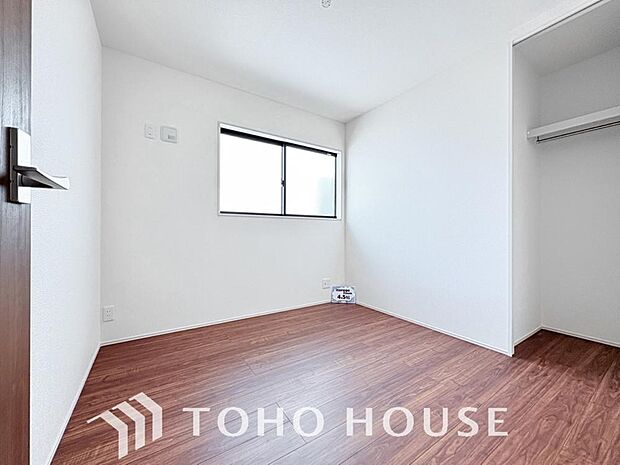 一日の疲れを癒やしてくれる主寝室。時を忘れて過ごす場所として過ごせるお部屋。