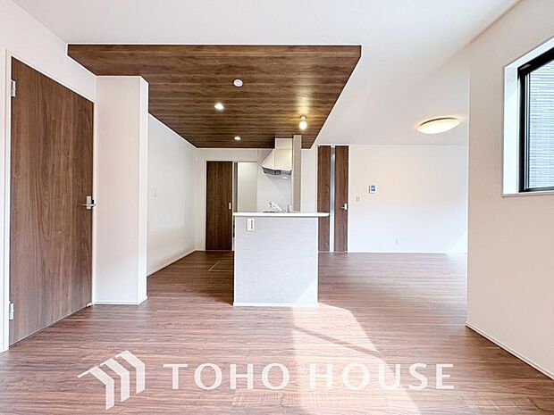 家は、ただ生活する場ではなく、笑顔の毎日、安らぎの日々のために、暮らしを愉しく、快適にする場所。