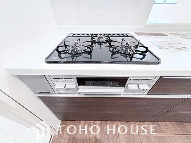 毎日料理をする、料理が好き、家族が多くて量を作る必要がある、等の方々にとっては必須の3口コンロ。