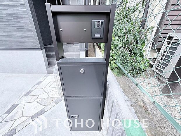 留守でも荷物が受け取れるため、共働きで昼間の宅配物の受け取りが困難な世帯や、インターネットショッピング等の通信販売をよく利用する人にニーズが高まっている。