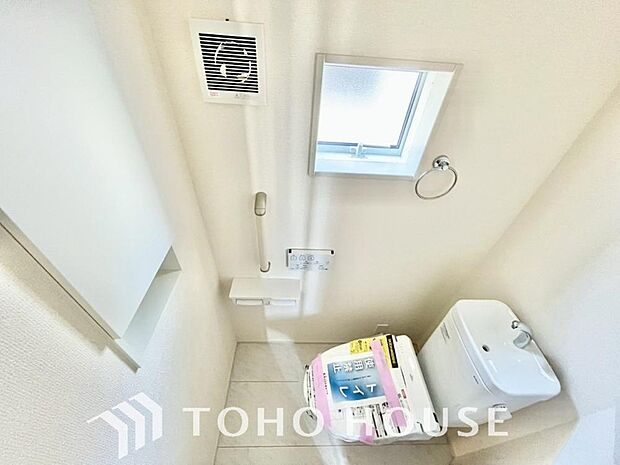 清潔な空間であって頂けますように、目に留まるだけではなく、汚れをふき取り易いフロアと壁紙をチョイス。