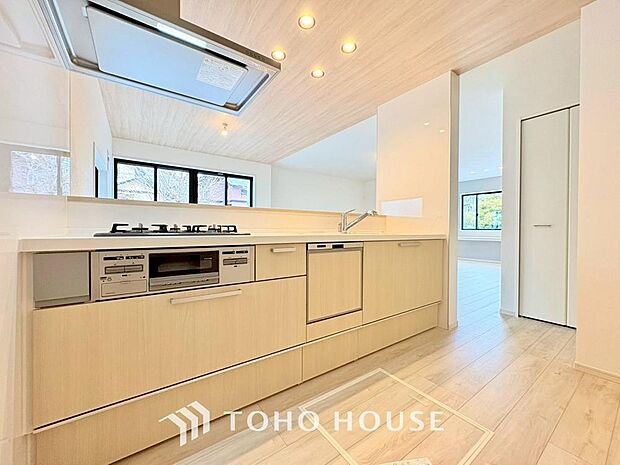 広々キッチンを採用。みんなで作った料理を召し上がりながらの会話は、どのような物になるのでしょうか。