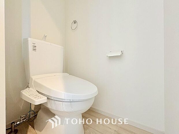 清潔な空間であって頂けますように、目に留まるだけではなく、汚れをふき取り易いフロアと壁紙をチョイス。