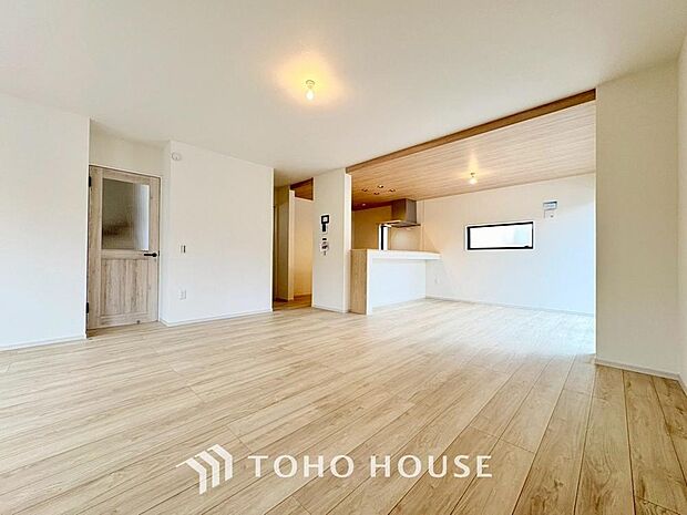 作り手の「気持ちの良いリビングでお過ごししていただきたい」という思いを感じさせます。