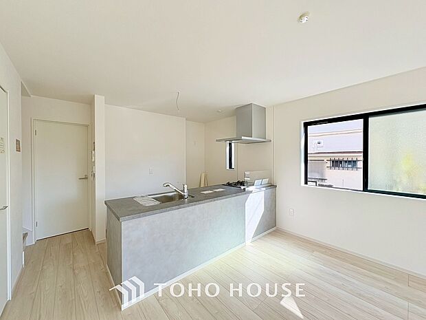 広々キッチンを採用。みんなで作った料理を召し上がりながらの会話は、どのような物になるのでしょうか。