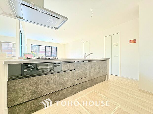 お料理の上手な方が、独壇場でお料理の腕を披露するスタイルに向いているキッチンです。