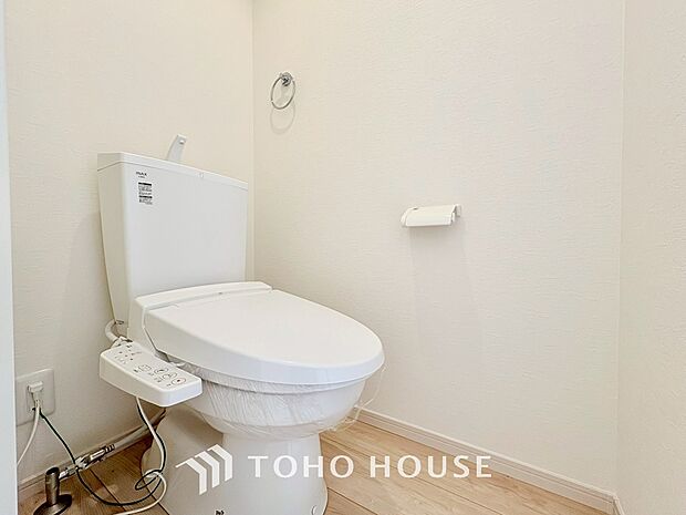 十分な広さと清潔感のあるカラーで纏まったおトイレ。時間に余裕とゆとりを持たせます。