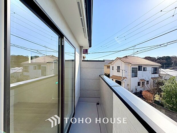 夜空の煌めきや、室内への通風や採光へ一役。ガーデニング等も充分に楽しめる広さを確保しております。