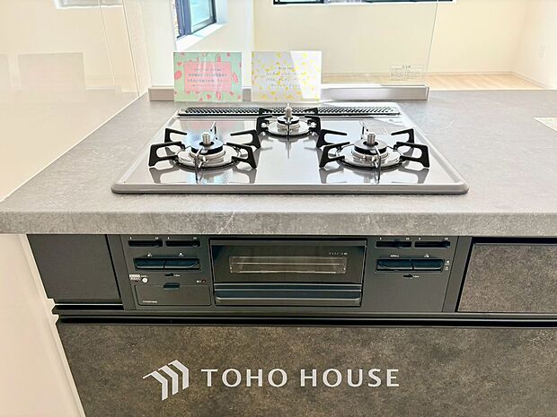 毎日料理をする、料理が好き、家族が多くて量を作る必要がある、等の方々にとっては必須の3口コンロ。