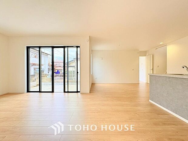 作り手の「気持ちの良いリビングでお過ごししていただきたい」という思いを感じさせます。