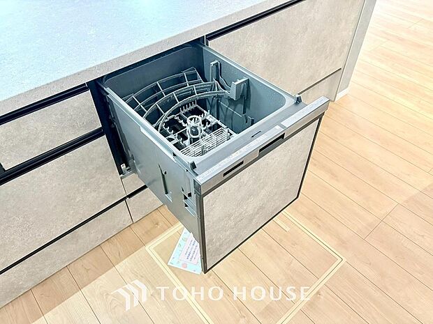 高温水や高圧水流を使う事で効率よく食器洗浄できます。殺菌効果も高いので哺乳瓶等を洗う際にも便利です。