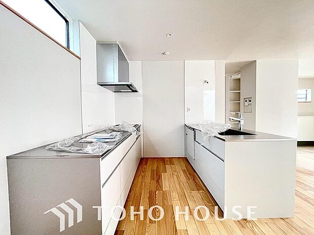 ご家族みんなで調理ができる位のスペースを実現したキッチン空間となっております。